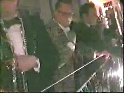 ایک ڈک کا ایک بڑا مرغ بسٹی برونیٹ کے تمام سوراخوں میں داخل ہو جاتا ہے۔