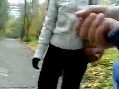 بوسی چوزہ پہلے شخص میں سیکس کو ظاہر کرتا ہے اور ایک orgasm کی نقل کرتا ہے۔
