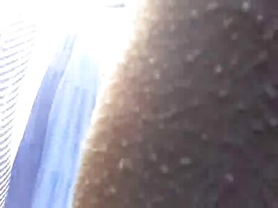 ایک سخت ڈورک کے ساتھ تیل میں برونیٹ کی جنگلی اور پرجوش جنسی۔