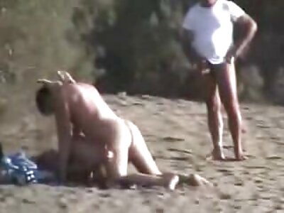 ایشیائی slut نرم blowjob سے پہلے اس کے بالوں والی بلی کو پیار کرتی ہے۔