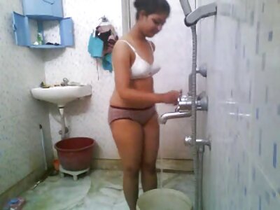 Busty کتیا مقعد جنسی میں ایک سبق کی طرف جاتا ہے.