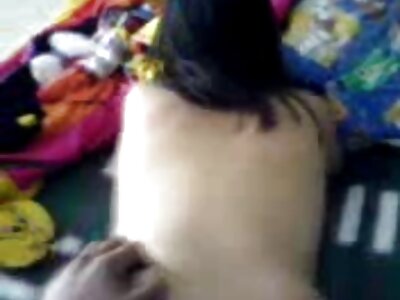 بابا اپنی گانڈ کو ہلاتا ہے اور چودائی کے بعد اس کی ران اور بلی کو منی میں دکھاتا ہے۔