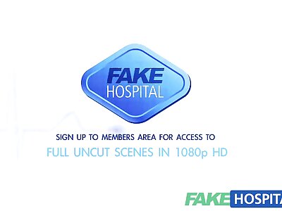 جانی کیسل ایک عورت کی بالوں والی بلی کو ڈک پر اور اس پر cums.