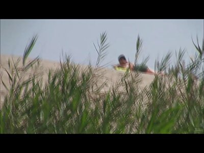 ایک بالغ پڑوسی، ایک لڑکی اور ایک نوجوان لڑکا، اتارنا fucking.